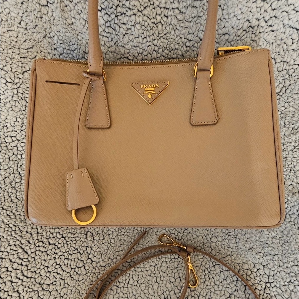 Prada Cammeo Saffiano Lux leather Bag medium authentic slightly used with strap - Picture 3 of 16